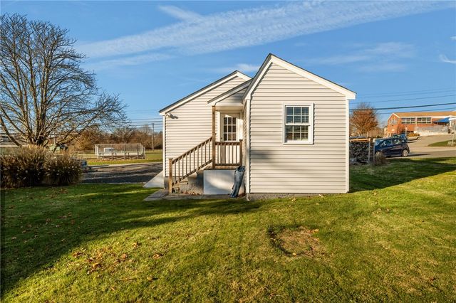 49 Reservoir Road, Middletown, RI 02842