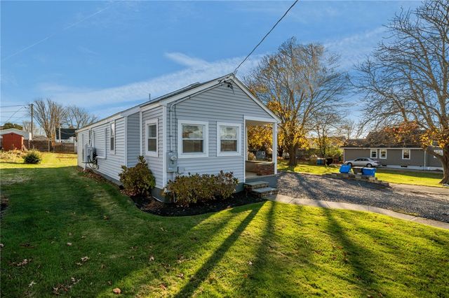 49 Reservoir Road, Middletown, RI 02842