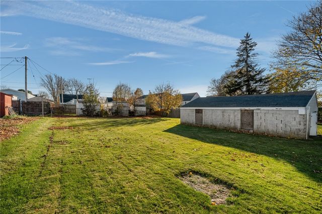 49 Reservoir Road, Middletown, RI 02842