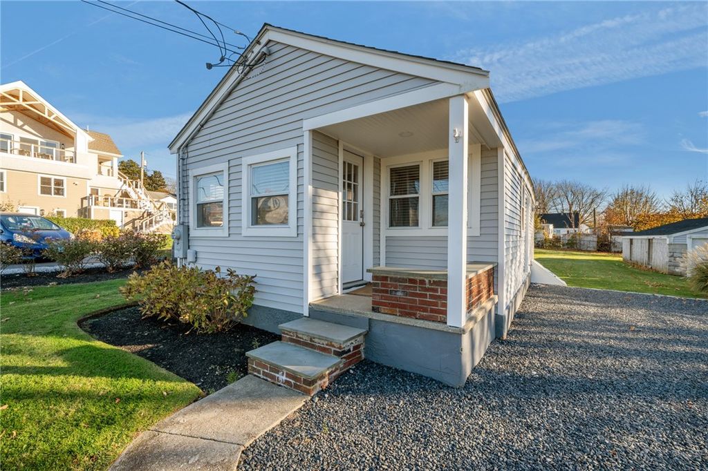49 Reservoir Road, Middletown, RI 02842