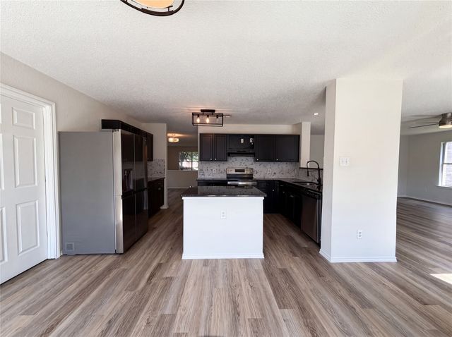 2320 Bantry Lane, Arlington, TX 76002