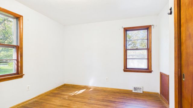 5043 Granada Avenue N, Oakdale, MN 55128