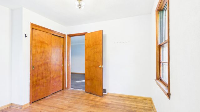 5043 Granada Avenue N, Oakdale, MN 55128