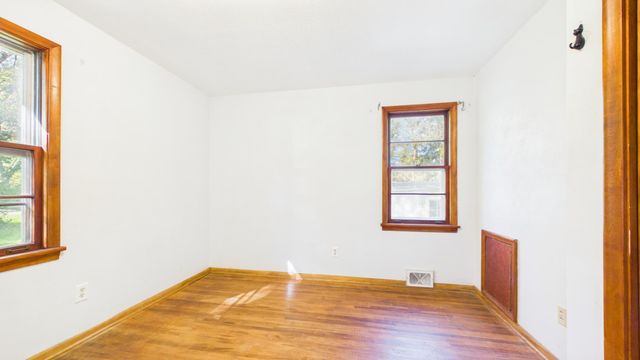 5043 Granada Avenue N, Oakdale, MN 55128