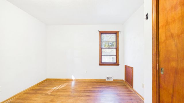 5043 Granada Avenue N, Oakdale, MN 55128