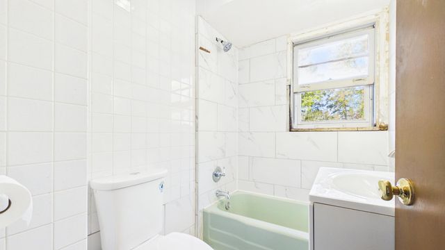 5043 Granada Avenue N, Oakdale, MN 55128