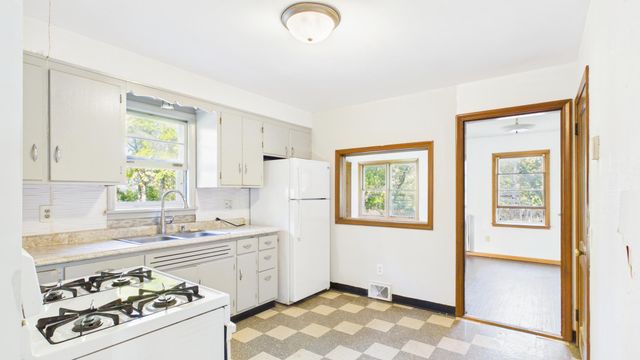 5043 Granada Avenue N, Oakdale, MN 55128