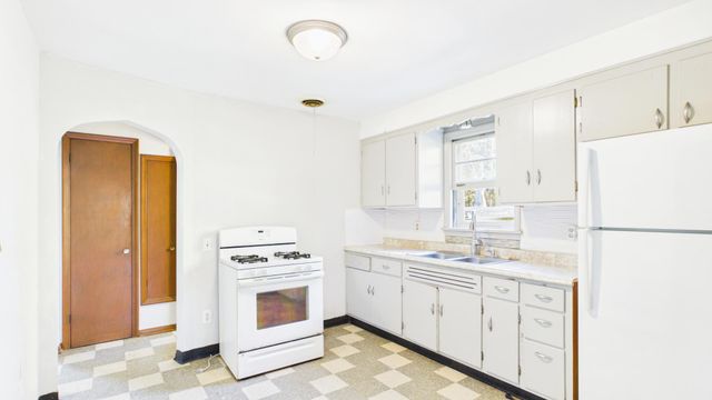5043 Granada Avenue N, Oakdale, MN 55128