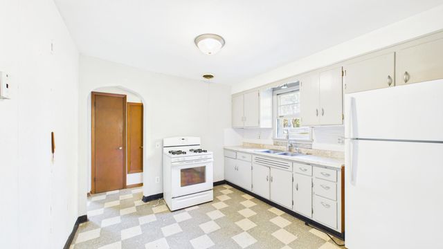 5043 Granada Avenue N, Oakdale, MN 55128