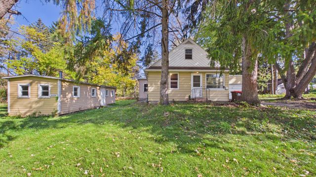 5043 Granada Avenue N, Oakdale, MN 55128