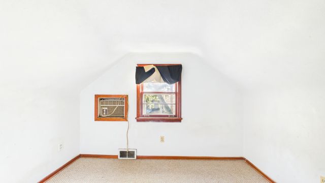 5043 Granada Avenue N, Oakdale, MN 55128
