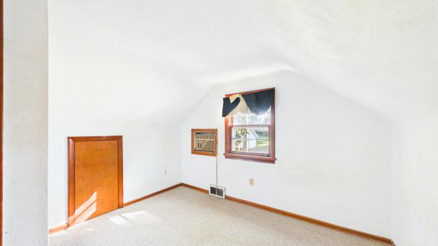 5043 Granada Avenue N, Oakdale, MN 55128