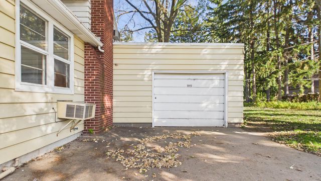 5043 Granada Avenue N, Oakdale, MN 55128