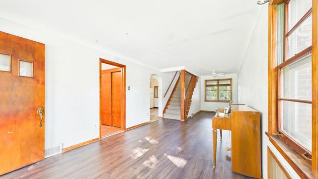 5043 Granada Avenue N, Oakdale, MN 55128