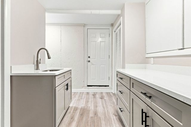 1-B Lorenzo St, Boston, MA 02122