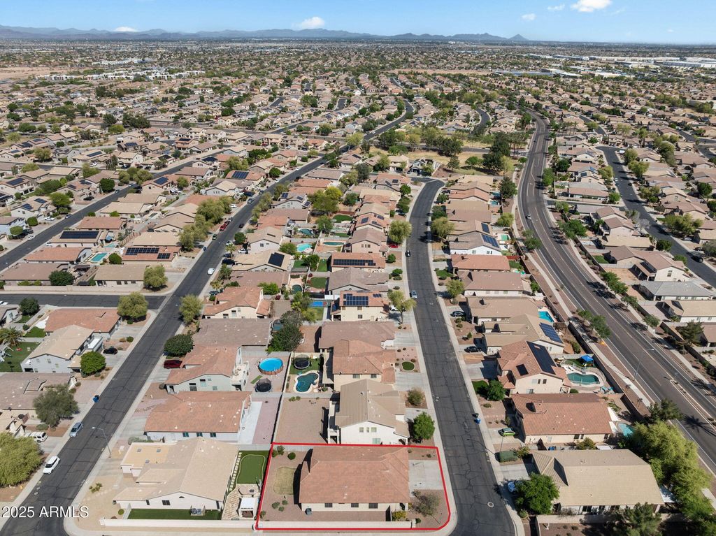 14694 W MANDALAY Lane, Surprise, AZ 85379 — photo 5