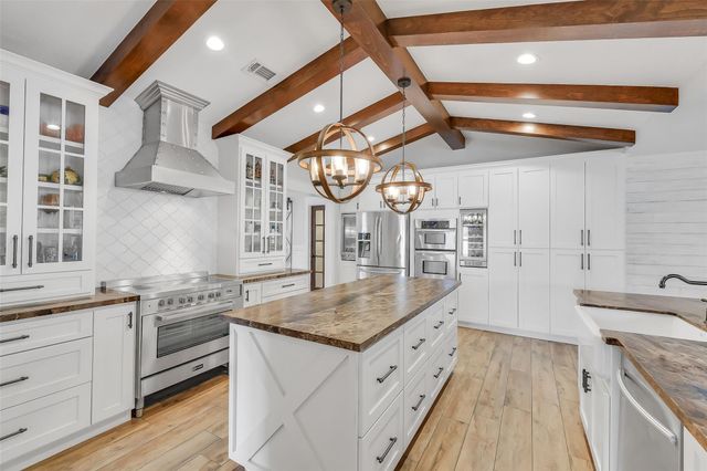 14 El Dorado Drive, Friendswood, TX 77546