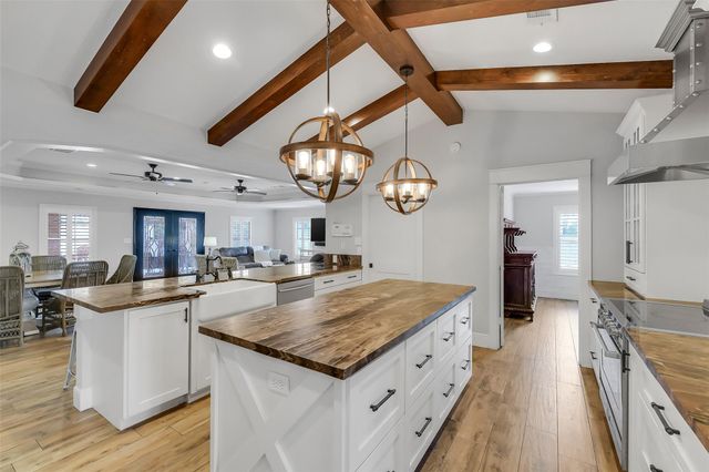 14 El Dorado Drive, Friendswood, TX 77546