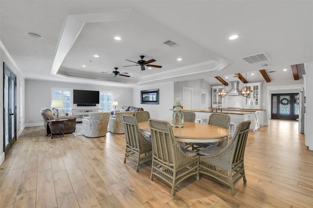 14 El Dorado Drive, Friendswood, TX 77546