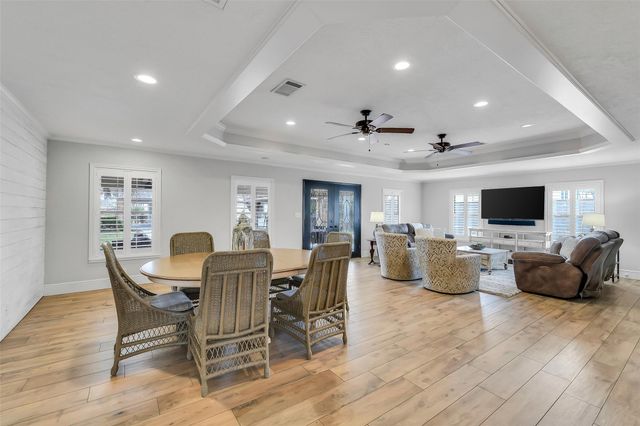 14 El Dorado Drive, Friendswood, TX 77546