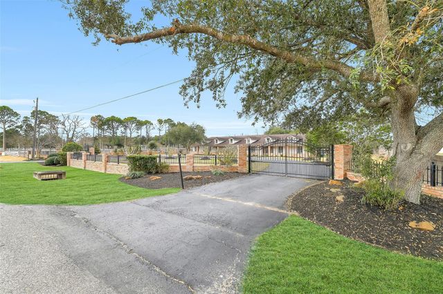 14 El Dorado Drive, Friendswood, TX 77546