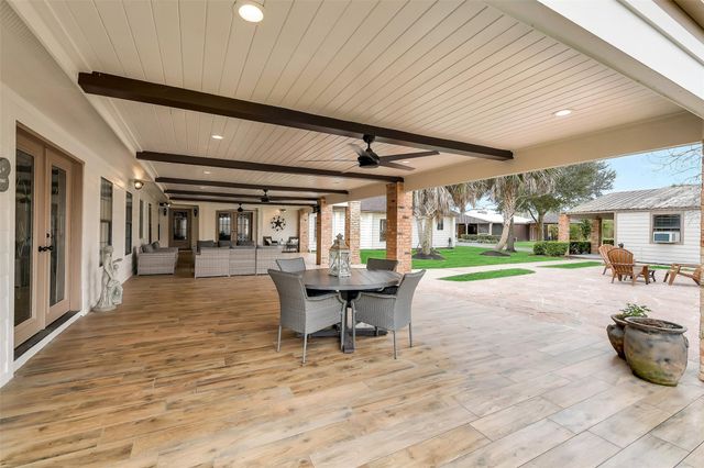 14 El Dorado Drive, Friendswood, TX 77546