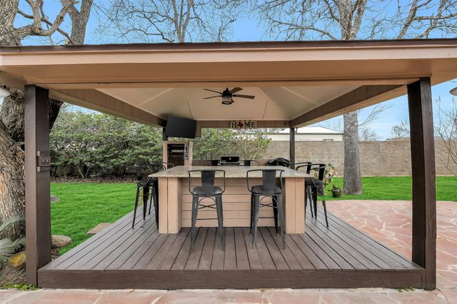 14 El Dorado Drive, Friendswood, TX 77546