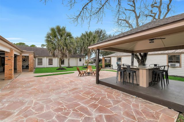 14 El Dorado Drive, Friendswood, TX 77546