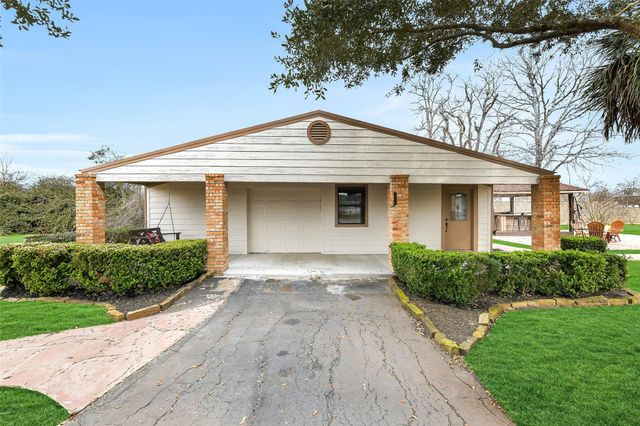 14 El Dorado Drive, Friendswood, TX 77546