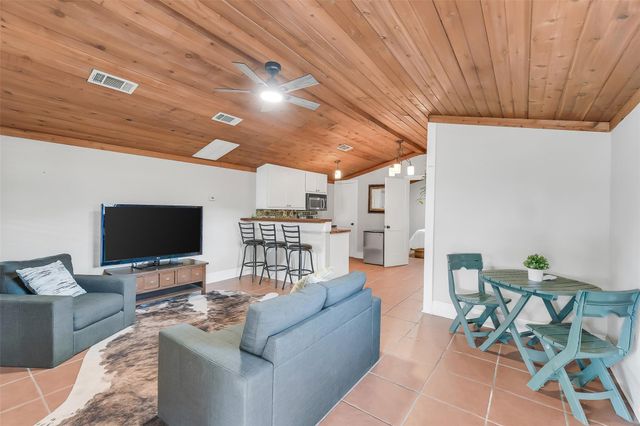 14 El Dorado Drive, Friendswood, TX 77546