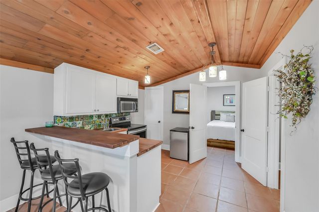 14 El Dorado Drive, Friendswood, TX 77546