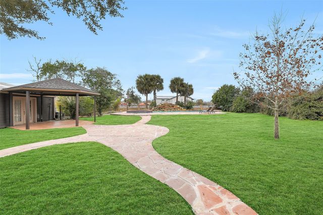 14 El Dorado Drive, Friendswood, TX 77546