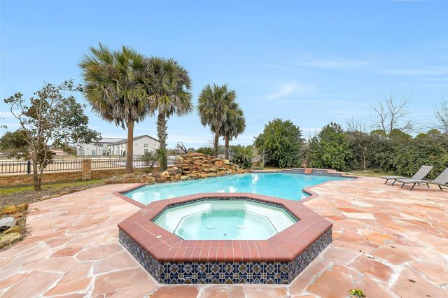 14 El Dorado Drive, Friendswood, TX 77546