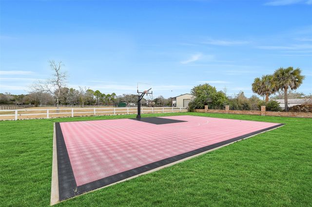 14 El Dorado Drive, Friendswood, TX 77546