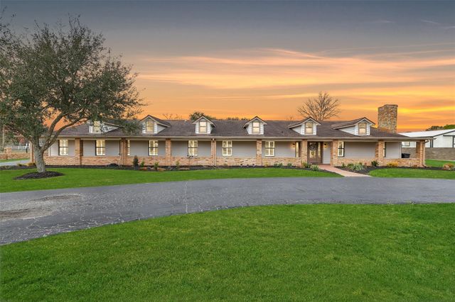 14 El Dorado Drive, Friendswood, TX 77546