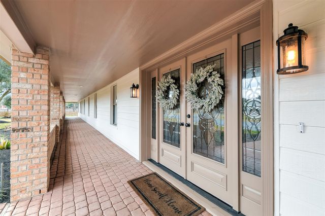 14 El Dorado Drive, Friendswood, TX 77546