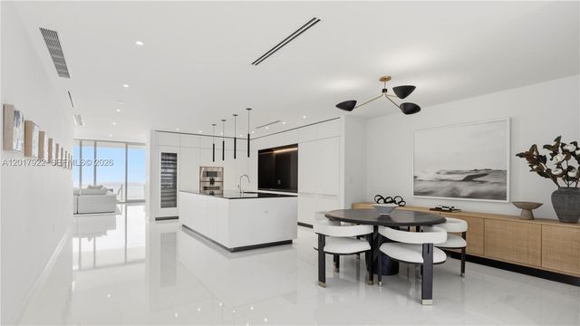 300 Biscayne Boulevard Way 5002E, Miami, FL 33131