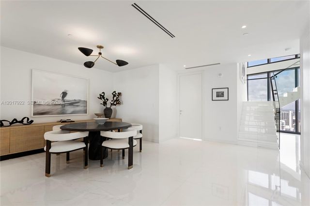 300 Biscayne Boulevard Way 5002E, Miami, FL 33131