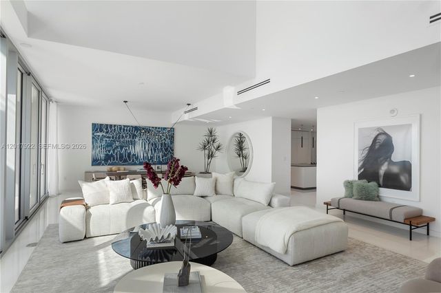 300 Biscayne Boulevard Way 5002E, Miami, FL 33131