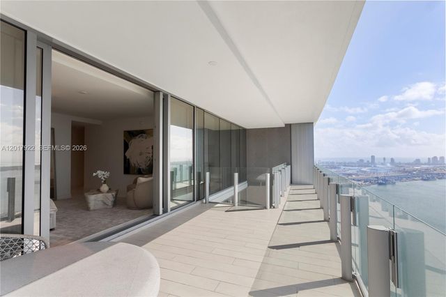 300 Biscayne Boulevard Way 5002E, Miami, FL 33131