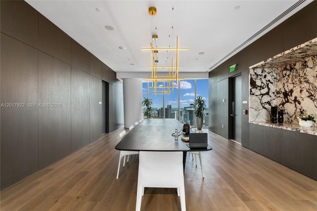 300 Biscayne Boulevard Way 5002E, Miami, FL 33131