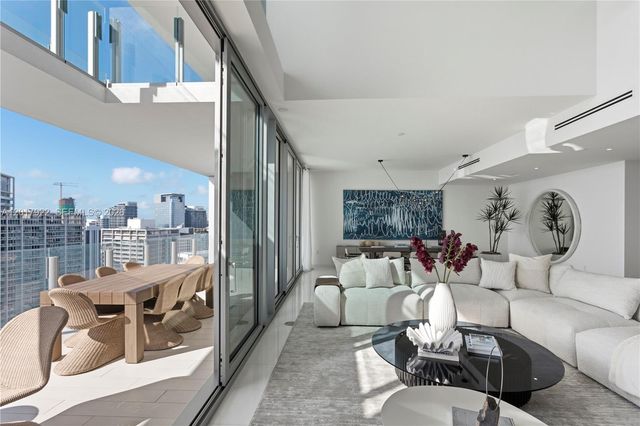 300 Biscayne Boulevard Way 5002E, Miami, FL 33131
