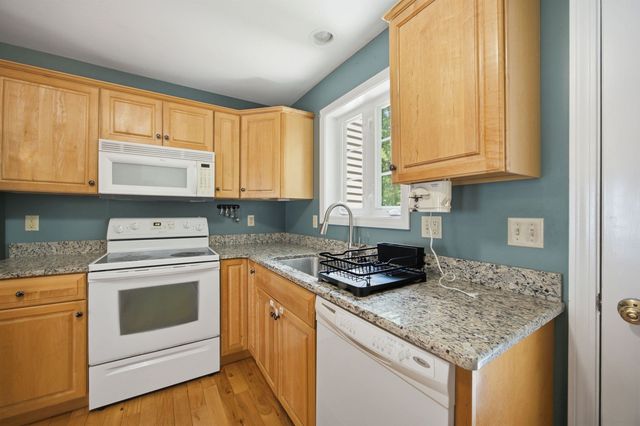 29 Melissa Way Unit B, Laconia, NH 03246