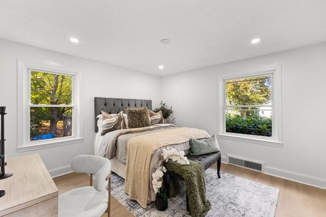 26 Lamb St, Attleboro, MA 02703