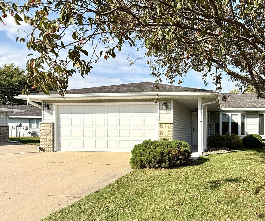 703 W Veterans Memorial Highway, Kasson, MN 55944