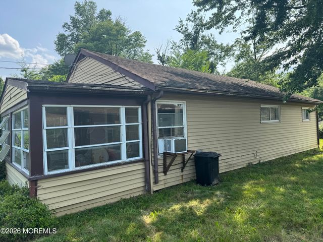11 Dorset Drive, Ewing, NJ 08618