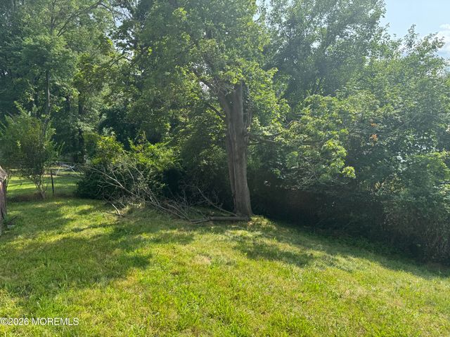 11 Dorset Drive, Ewing, NJ 08618