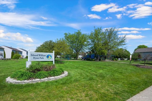 9 Crimson Court 9, Lake In The Hills, IL 60156