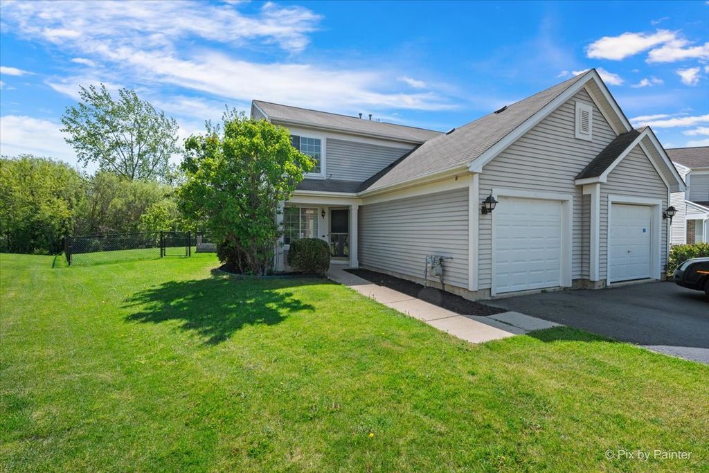 9 Crimson Court 9, Lake In The Hills, IL 60156