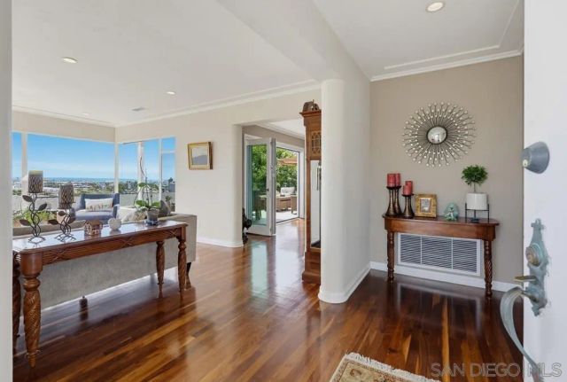 3327 Fenelon, San Diego, CA 92106